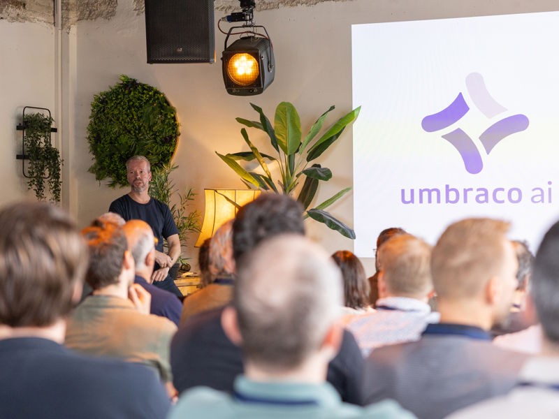 Een ontwikkelaar en een marketeer in gesprek over een Umbraco website
